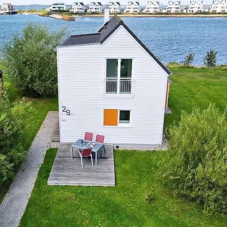 Ferienhaus-an-der-ostsee-by-seeblick-ferien-oro-direkte-wasserlage-sauna-e-saeule