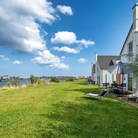 Ferienhaus-an-der-ostsee-by-seeblick-ferien-oro-direkte-wasserlage-sauna-e-saeule Дом отдыха *