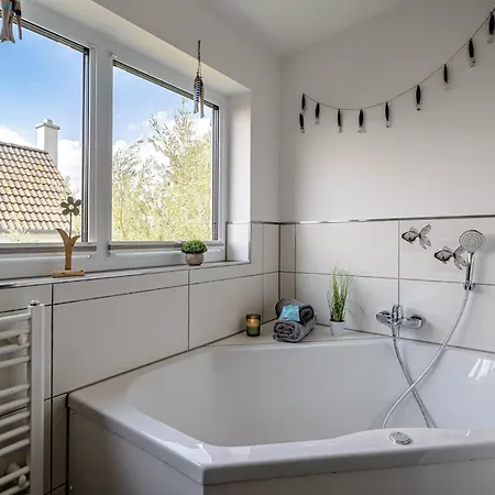 度假居 Ferienhaus-an-der-ostsee-by-seeblick-ferien-oro-direkte-wasserlage-sauna-e-saeule *