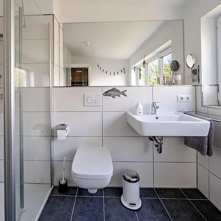 Ferienhaus-an-der-ostsee-by-seeblick-ferien-oro-direkte-wasserlage-sauna-e-saeule