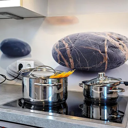 Ferienhaus-an-der-ostsee-by-seeblick-ferien-oro-direkte-wasserlage-sauna-e-saeule *