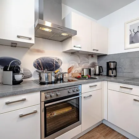 Ferienhaus-an-der-ostsee-by-seeblick-ferien-oro-direkte-wasserlage-sauna-e-saeule