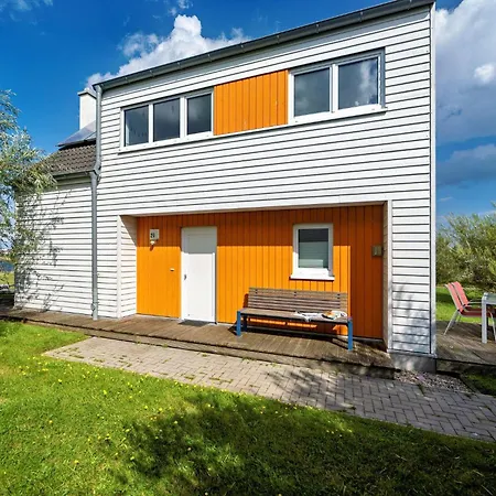 Ferienhaus-an-der-ostsee-by-seeblick-ferien-oro-direkte-wasserlage-sauna-e-saeule *