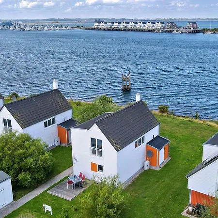 Ferienhaus-an-der-ostsee-by-seeblick-ferien-oro-direkte-wasserlage-sauna-e-saeule Hébergement de vacances *