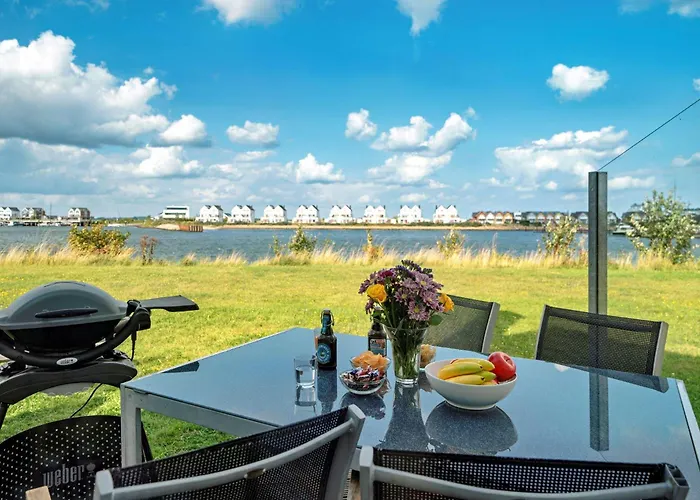 Ferienhaus-an-der-ostsee-by-seeblick-ferien-oro-direkte-wasserlage-sauna-e-saeule Vakantiehuis