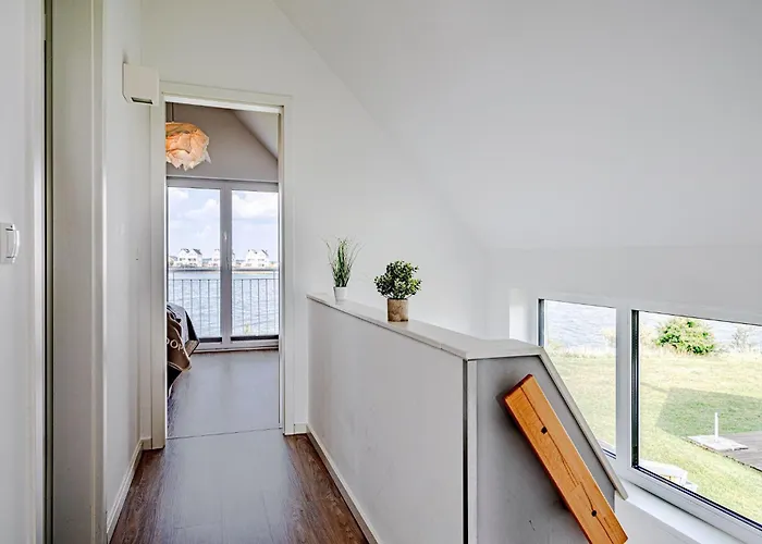 Ferienhaus-an-der-ostsee-by-seeblick-ferien-oro-direkte-wasserlage-sauna-e-saeule *