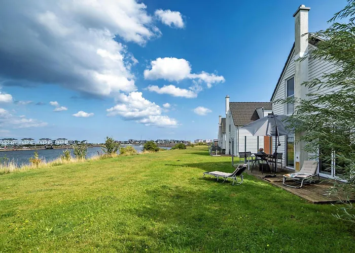 Ferienhaus-an-der-ostsee-by-seeblick-ferien-oro-direkte-wasserlage-sauna-e-saeule Vakantiehuis *
